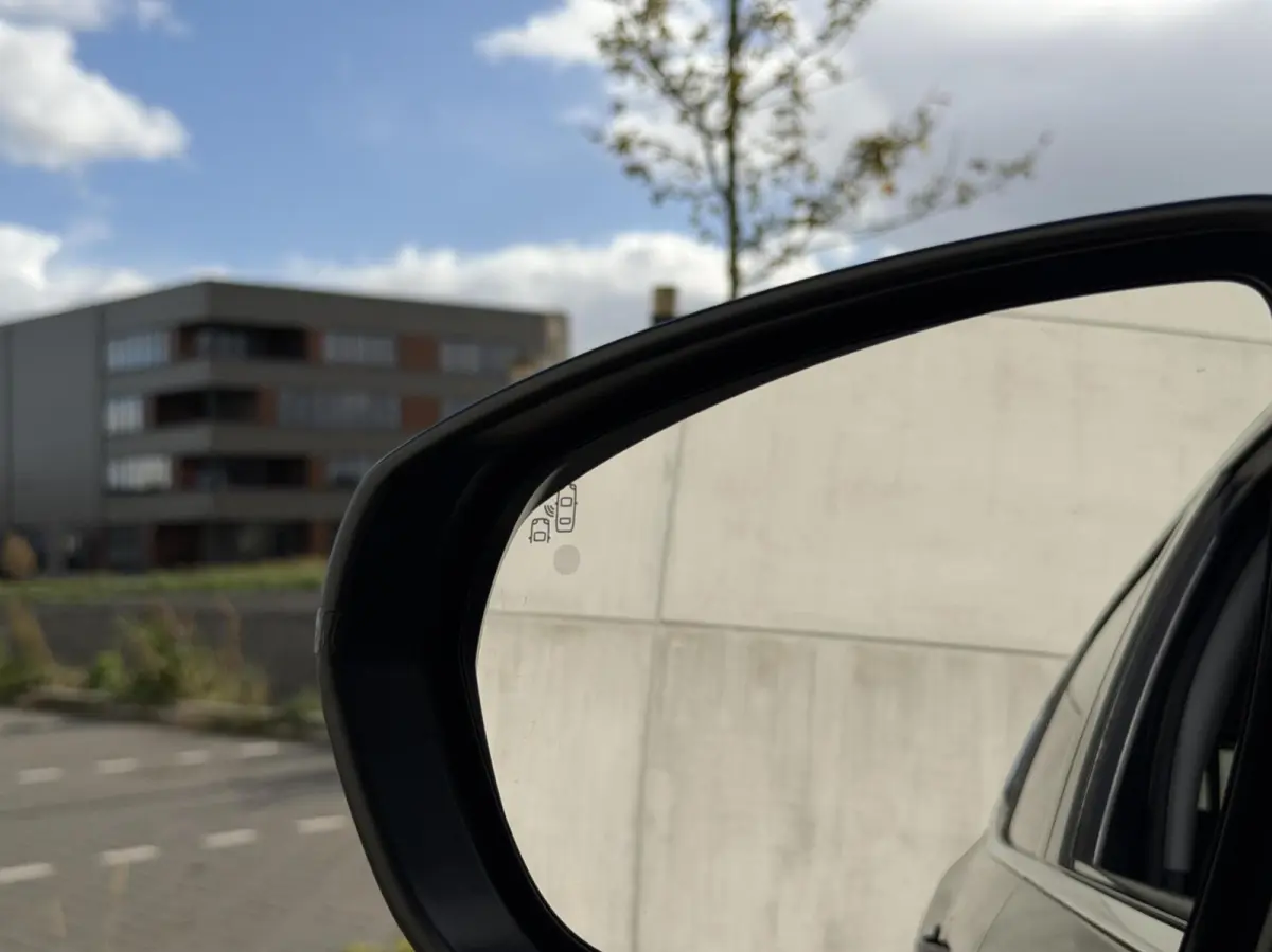 1.6 Plug-in Hybrid 225 Shine | Pano | Massage | Carplay
