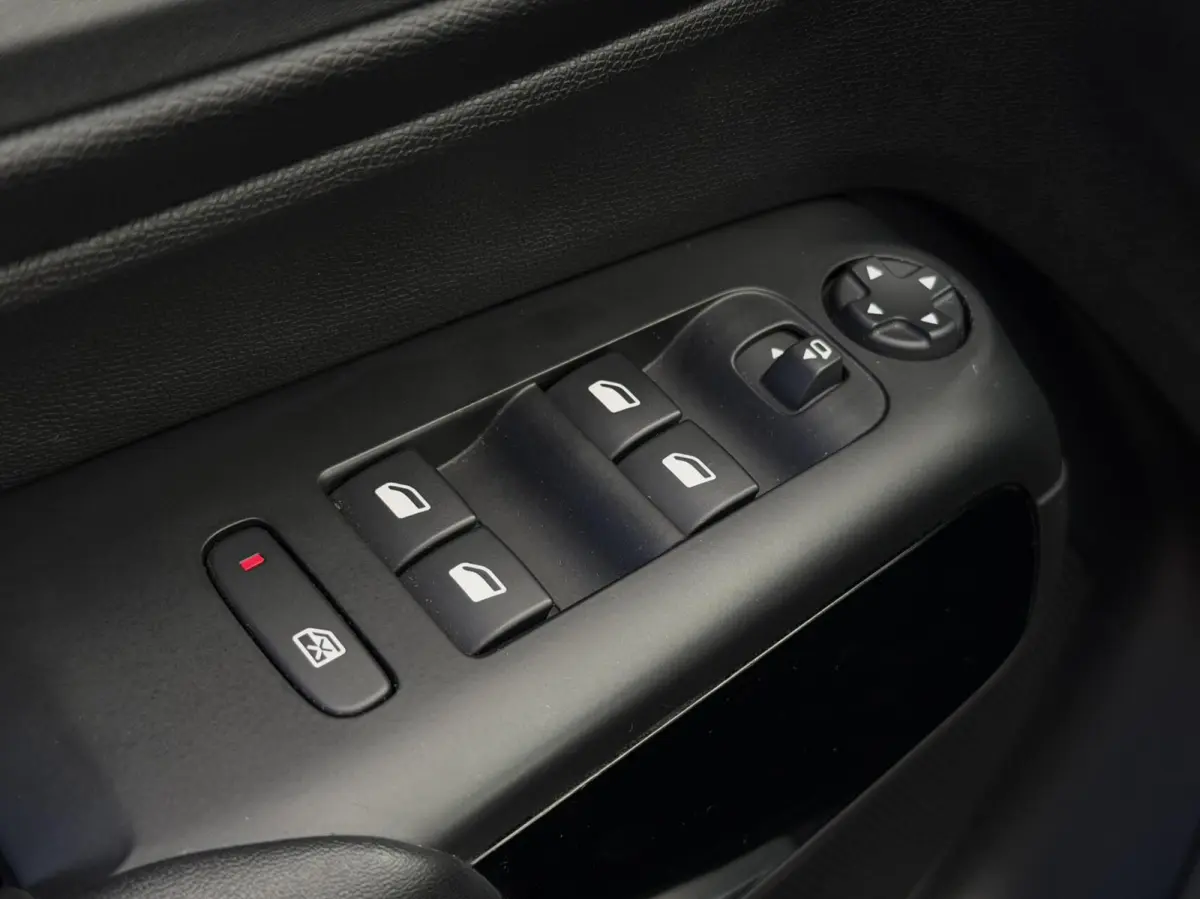 1.6 Plug-in Hybrid 225 Shine | Pano | Massage | Carplay
