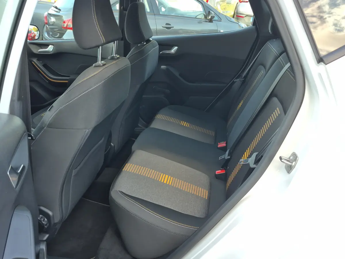 1.0 EcoBoost Active Voorruit verwarming | B&O Geluid | Parkeersensoren | LED | Climate control Full map navigatie | Carplay/android auto |