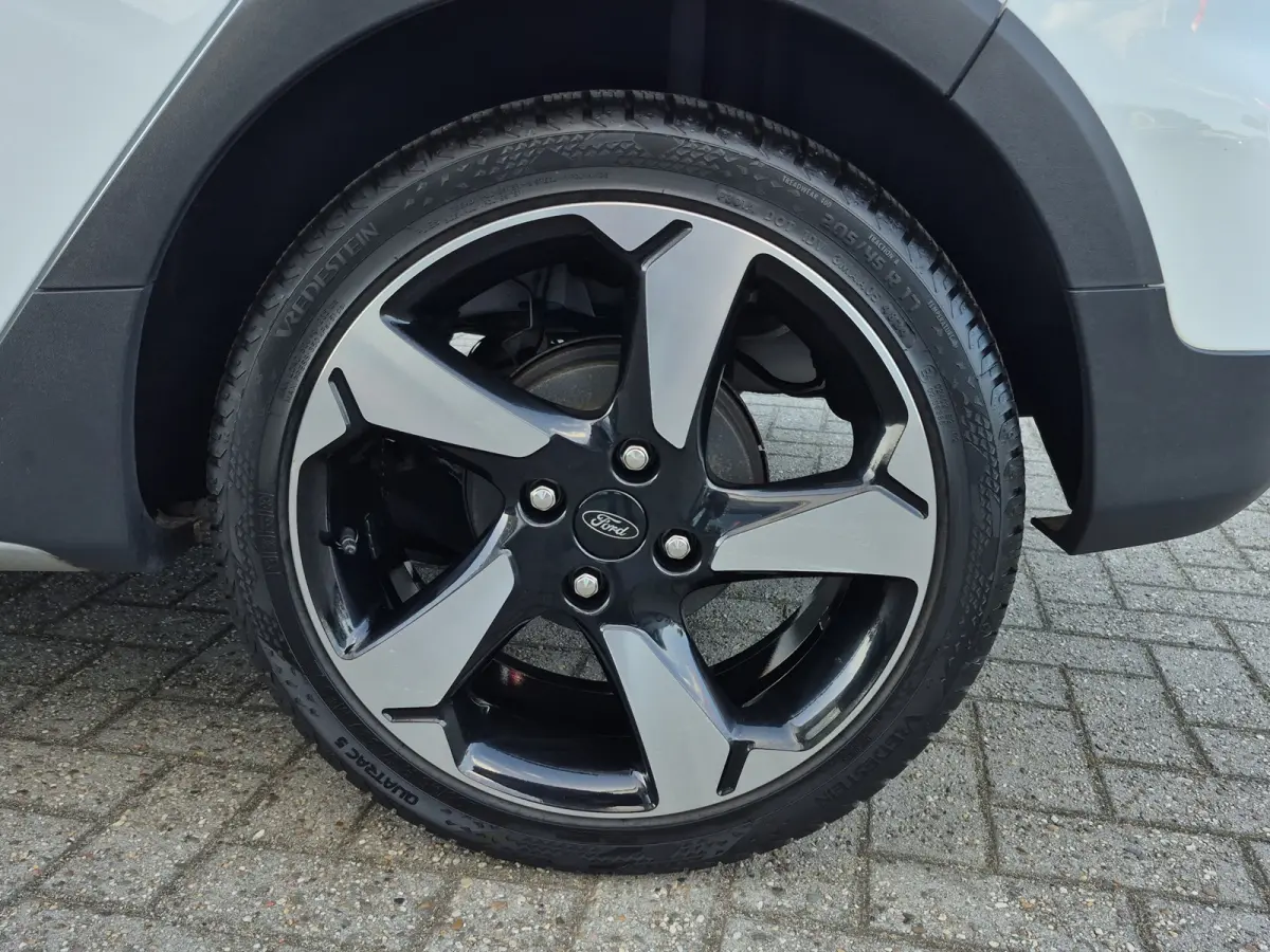 1.0 EcoBoost Active Voorruit verwarming | B&O Geluid | Parkeersensoren | LED | Climate control Full map navigatie | Carplay/android auto |