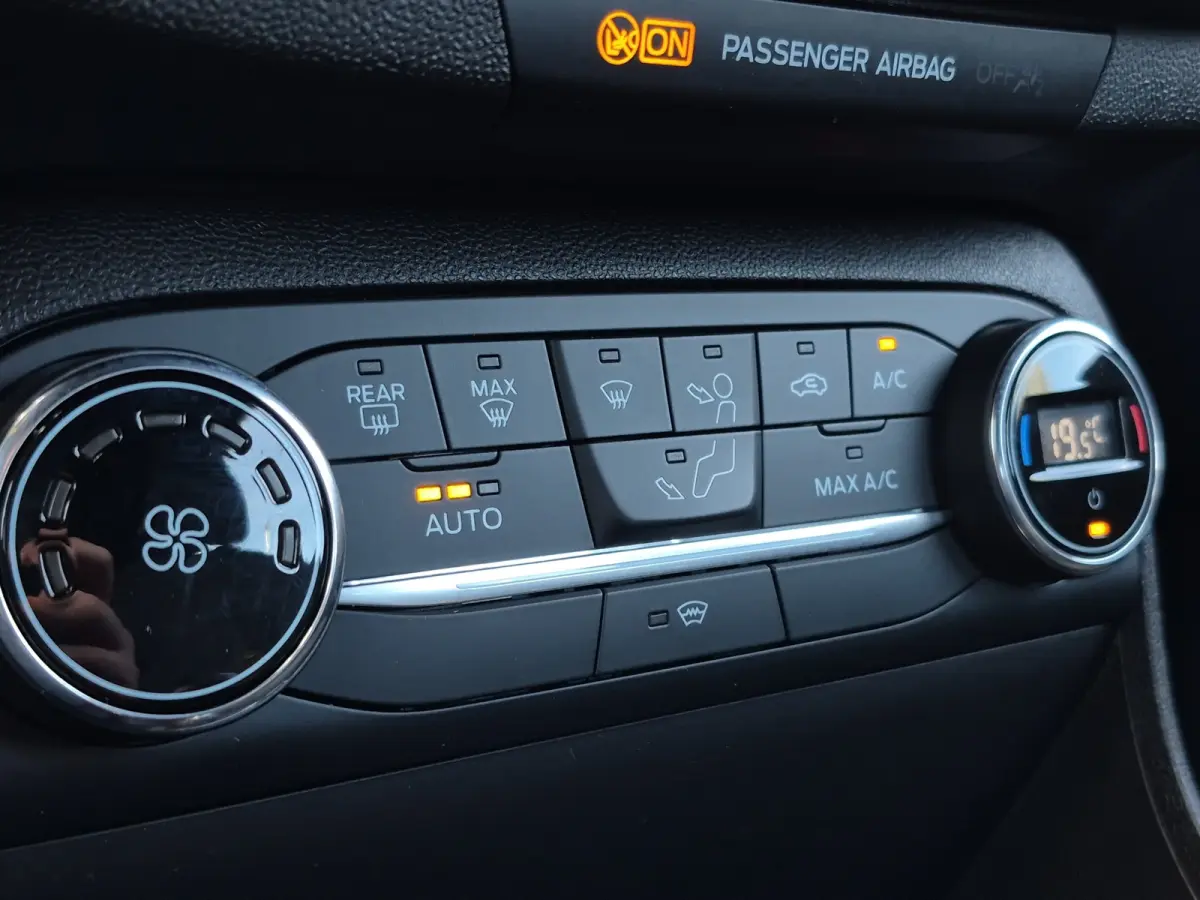 1.0 EcoBoost Active Voorruit verwarming | B&O Geluid | Parkeersensoren | LED | Climate control Full map navigatie | Carplay/android auto |