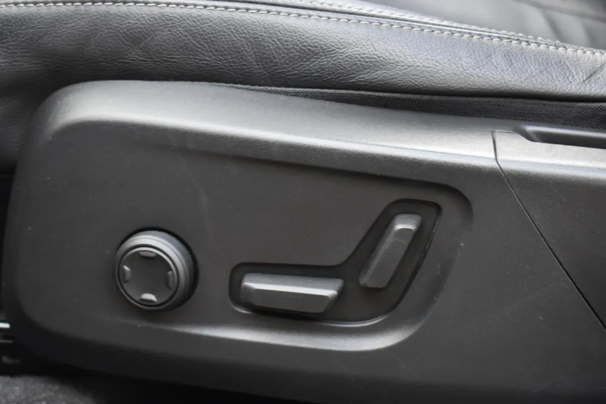 1.5 T5 R-Design Schuifdak | Harman & Kardon | Leder | 12 mnd BOVAG garantie | Whatsapp 06-53188999