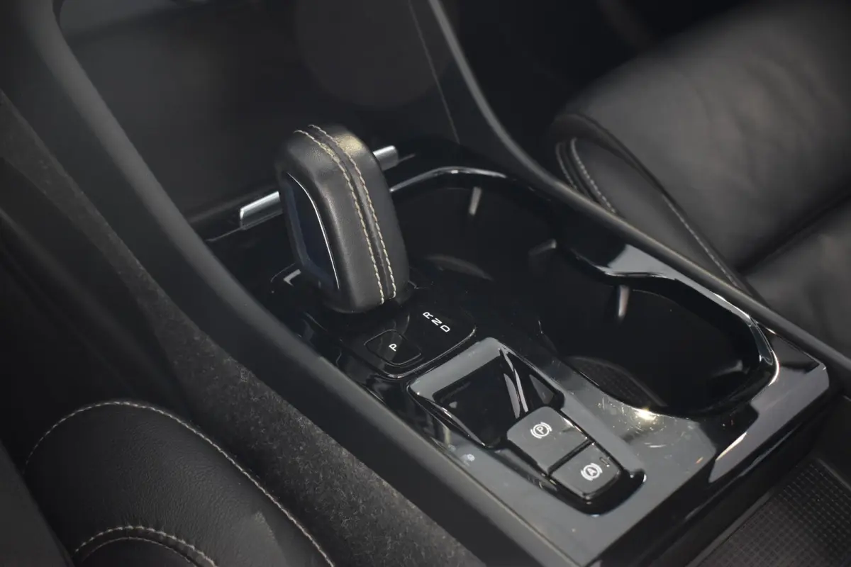 1.5 T5 R-Design Schuifdak | Harman & Kardon | Leder | 12 mnd BOVAG garantie | Whatsapp 06-53188999
