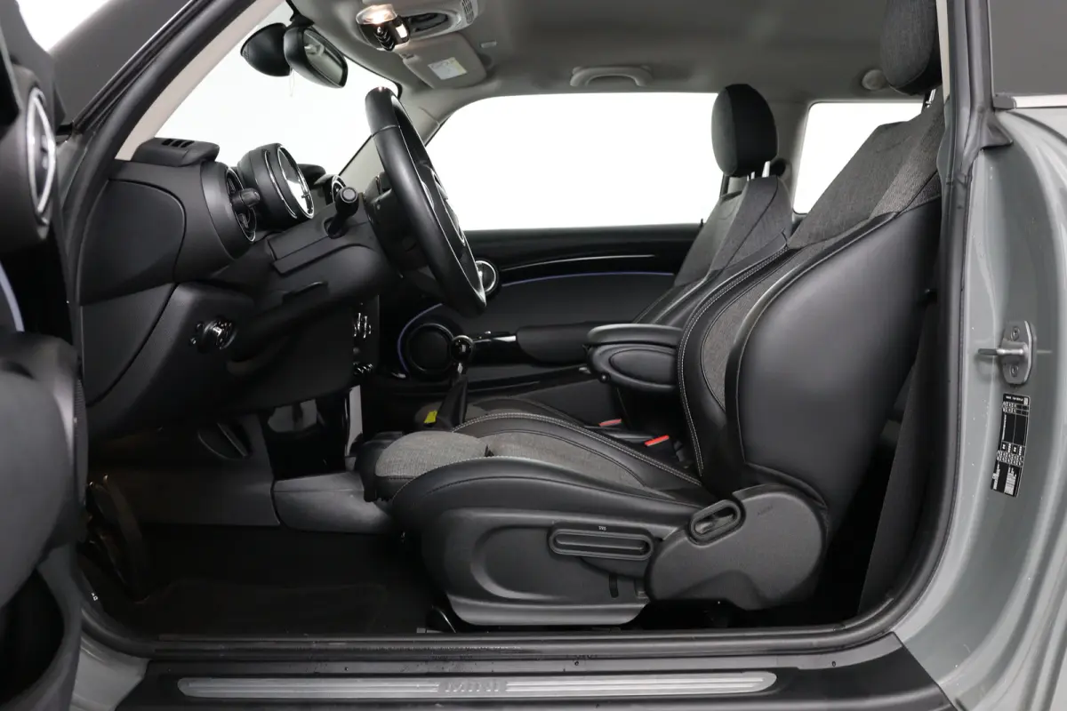 1.5 Cooper Classic | LED | Union Jack | Navi | Sfeerverlichting | Sportstoelen | Half Leder | Clima | Parkeersensoren | Lichtmetalen Velgen