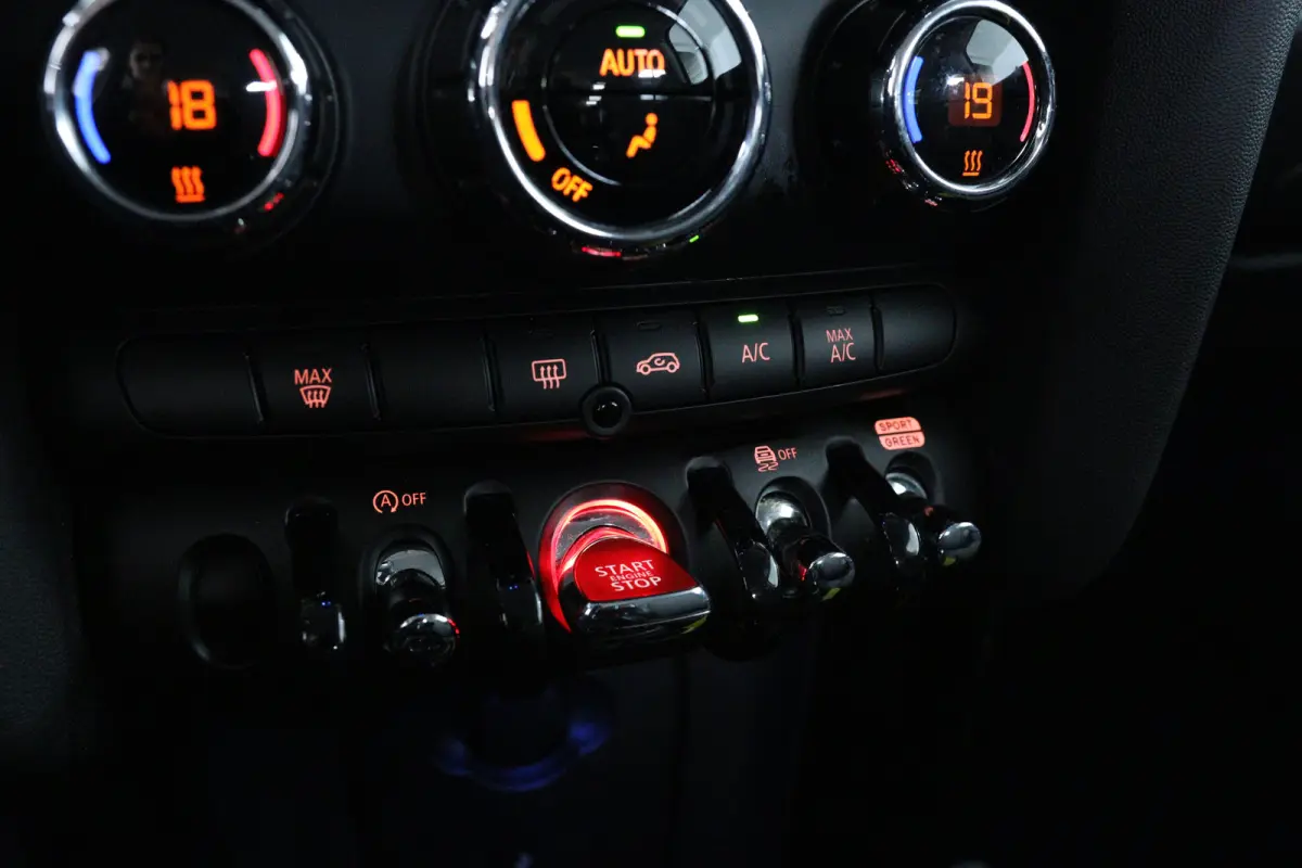 1.5 Cooper Classic | LED | Union Jack | Navi | Sfeerverlichting | Sportstoelen | Half Leder | Clima | Parkeersensoren | Lichtmetalen Velgen