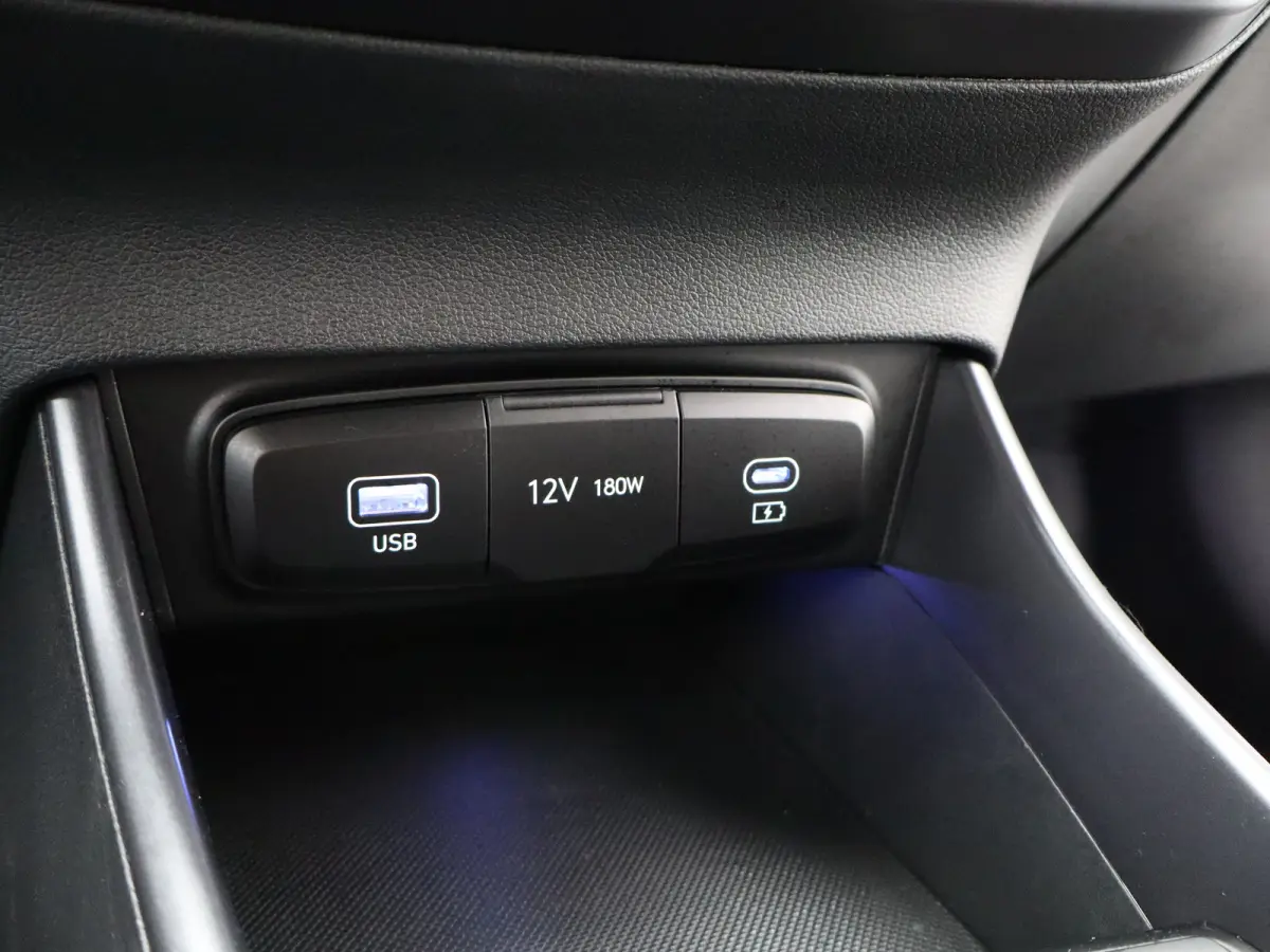 1.0 T-GDI 100pk Comfort | Airco | Camera | Carplay | Cruise control | Dodehoek detectie | Navigatie | Parkeersensoren | Digitaal cockpit | Lichtmetalen velgen