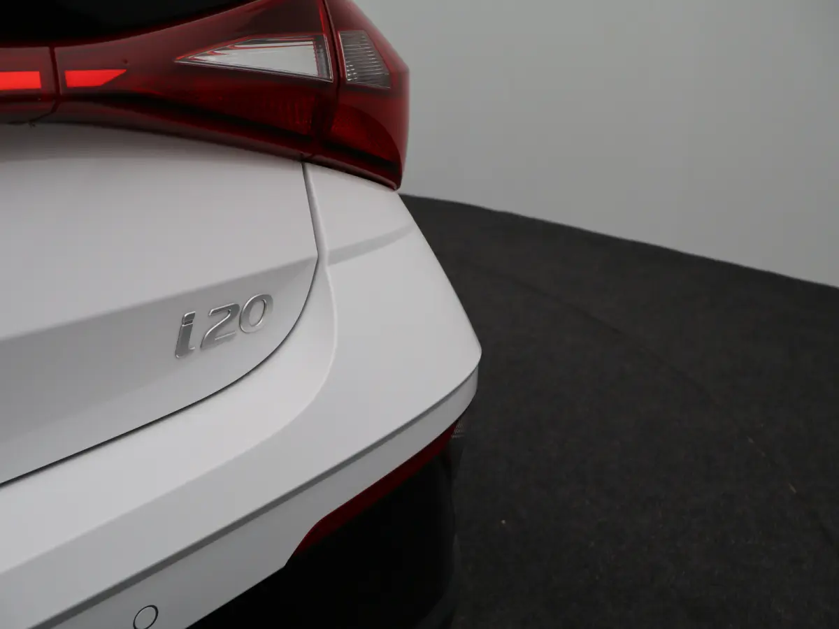 1.0 T-GDI 100pk Comfort | Airco | Camera | Carplay | Cruise control | Dodehoek detectie | Navigatie | Parkeersensoren | Digitaal cockpit | Lichtmetalen velgen
