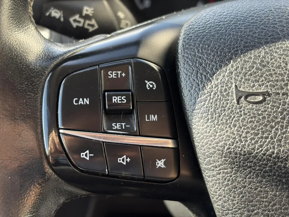 320 2.0 TDCI L2H1*NAVI*CAM*CRUISE*A/C*TEL*3PERS*