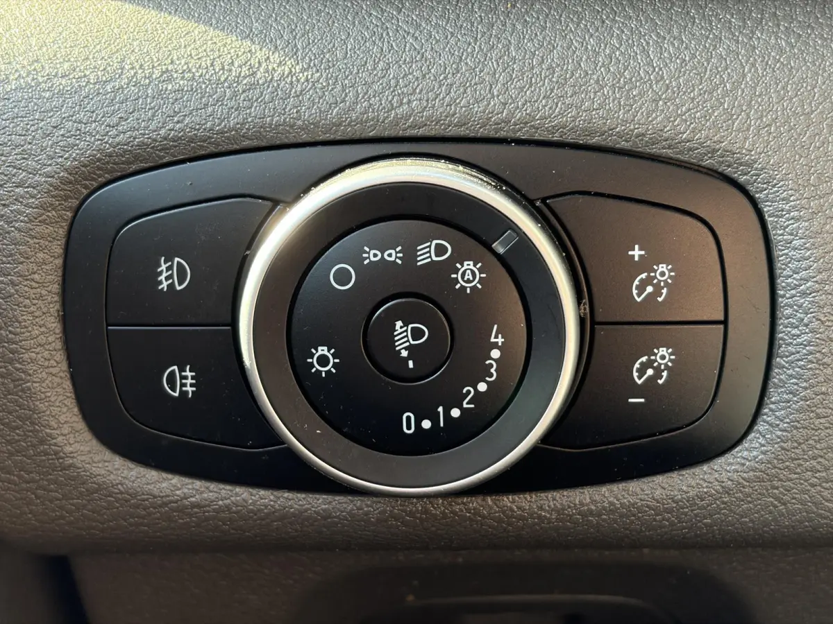 320 2.0 TDCI L2H1*NAVI*CAM*CRUISE*A/C*TEL*3PERS*