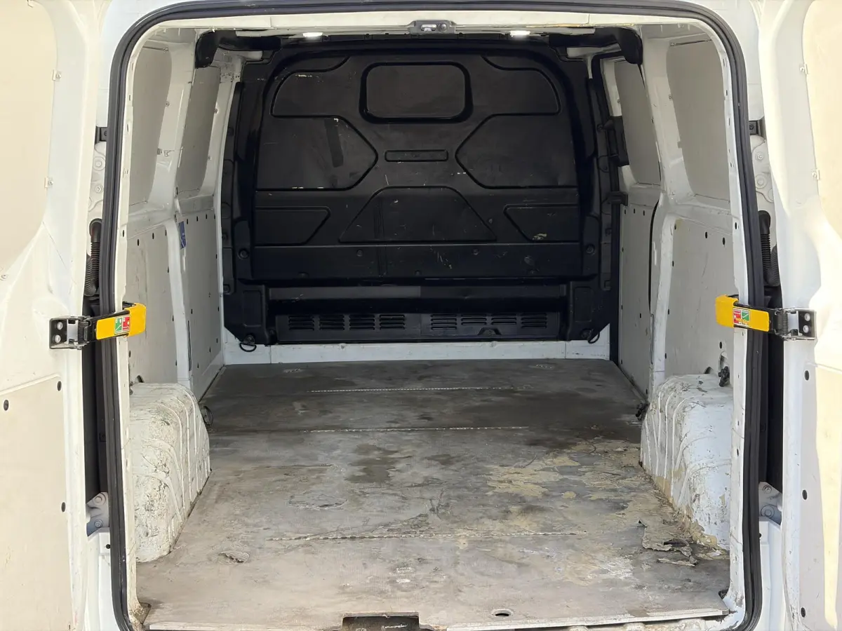 320 2.0 TDCI L2H1*NAVI*CAM*CRUISE*A/C*TEL*3PERS*