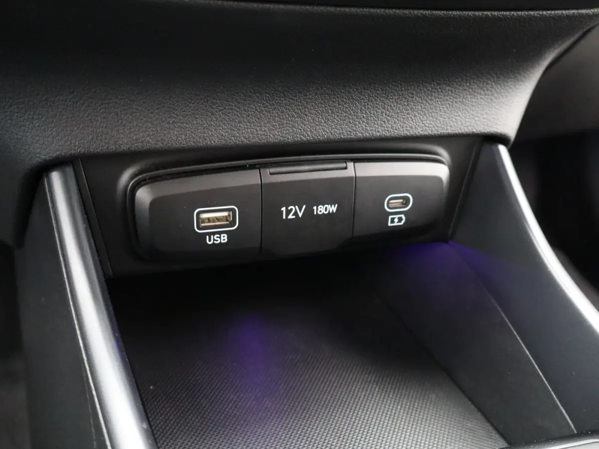 1.0 T-GDI 100pk Premium | Camera | Carplay | Premium audio | Cruise controle | Navigatie | 17'' velgen | Dodehoek detectie | Parkeersensoren
