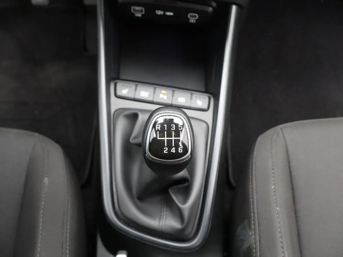 1.0 T-GDI 100pk Premium | Camera | Carplay | Premium audio | Cruise controle | Navigatie | 17'' velgen | Dodehoek detectie | Parkeersensoren
