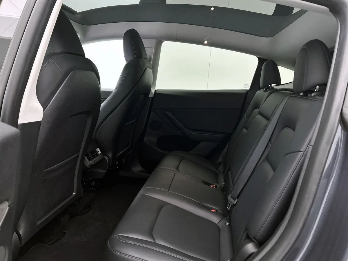 RWD 58 kWh | WORDT VERWACHT | ACHTERUITRIJCAMERA | PANORAMADAK | STOELVERWARMING | KEYLESS | NAVIGATIE | CLIMATE CONTROL | ELEKTRISCH BEDIENBARE VOORSTOEL MET GEHEUGEN |