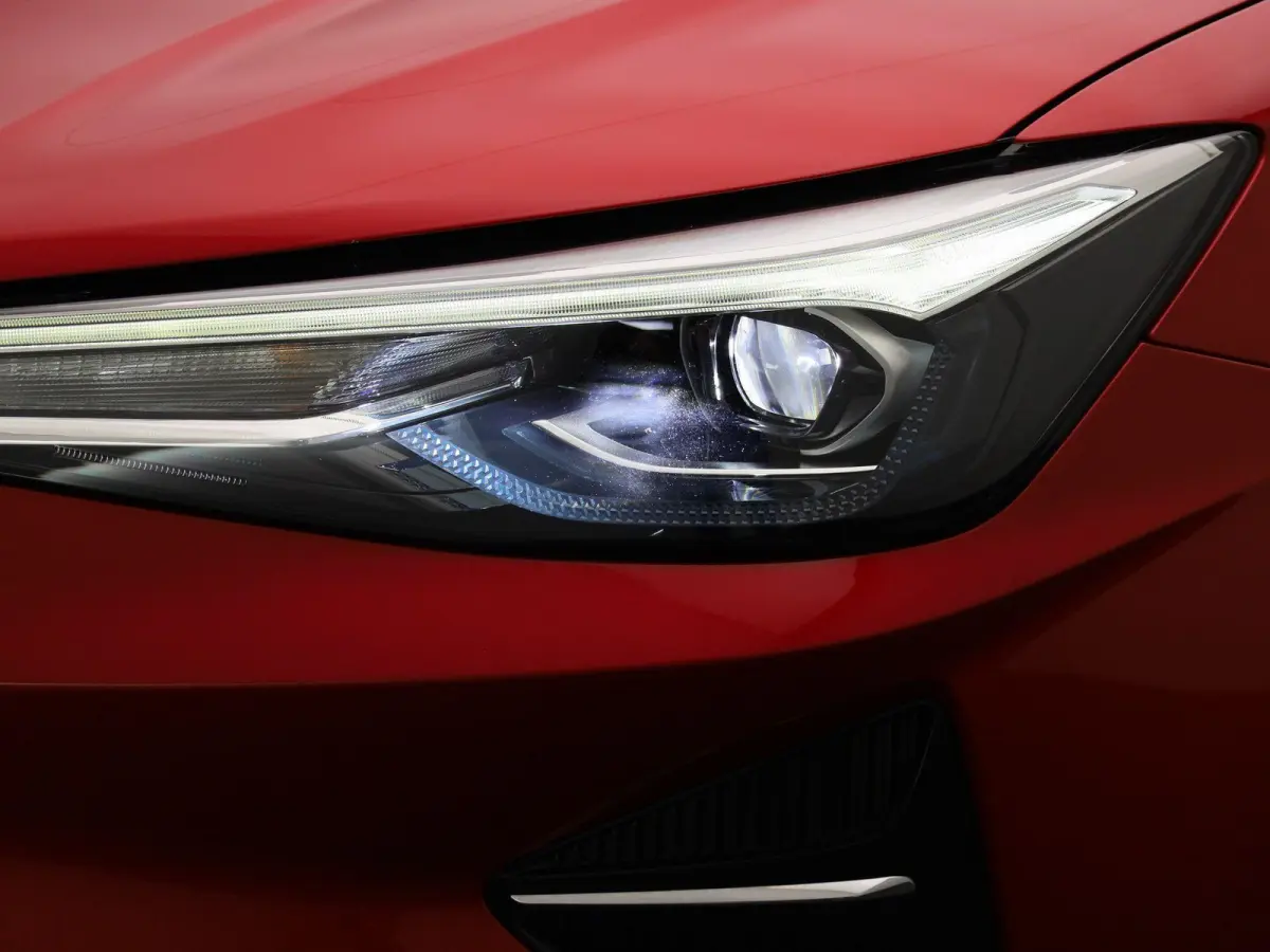 MG5 Electric Standard Range Luxury 50 kWh | 87,1% SOH | ACHTERUITRIJCAMERA | STOELVERWARMING | APPLE CARPLAY | ANDROID AUTO | CRUISECONTROL | LEDEREN BEKLEDING |