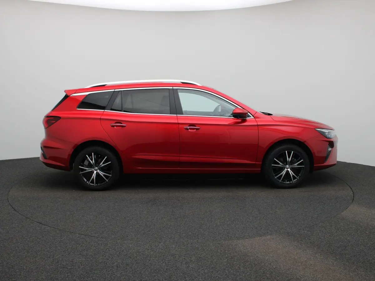MG5 Electric Standard Range Luxury 50 kWh | 87,1% SOH | ACHTERUITRIJCAMERA | STOELVERWARMING | APPLE CARPLAY | ANDROID AUTO | CRUISECONTROL | LEDEREN BEKLEDING |