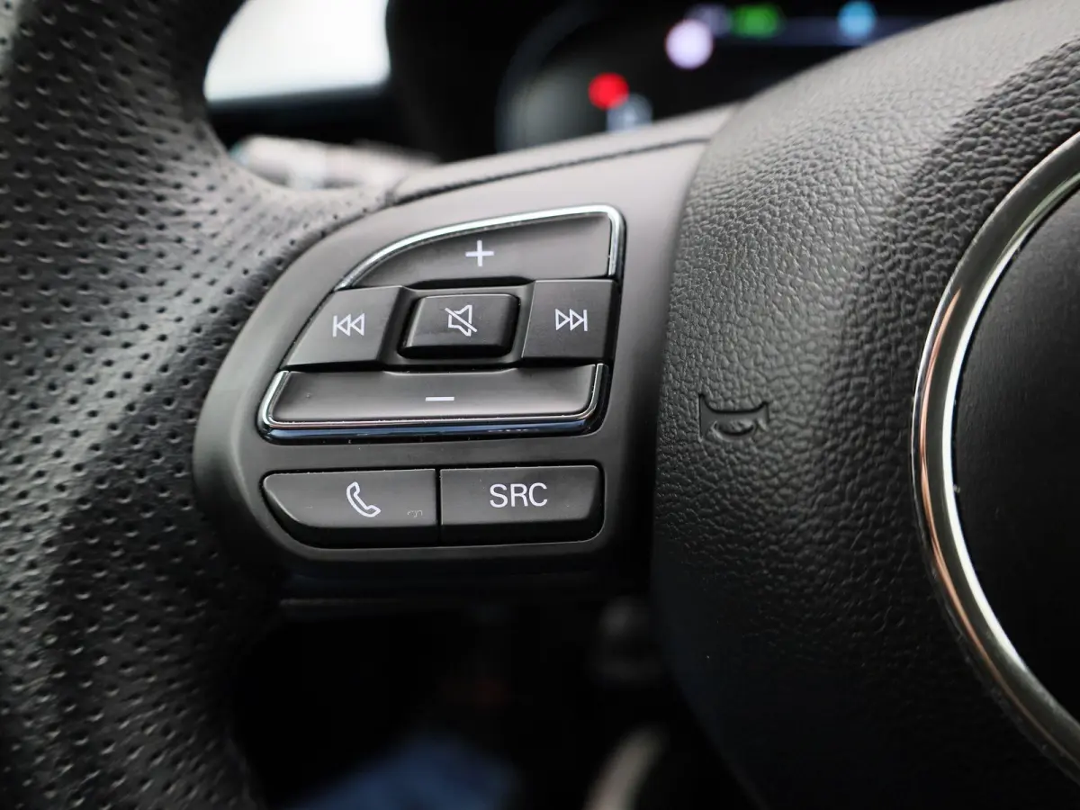 MG5 Electric Standard Range Luxury 50 kWh | 87,1% SOH | ACHTERUITRIJCAMERA | STOELVERWARMING | APPLE CARPLAY | ANDROID AUTO | CRUISECONTROL | LEDEREN BEKLEDING |