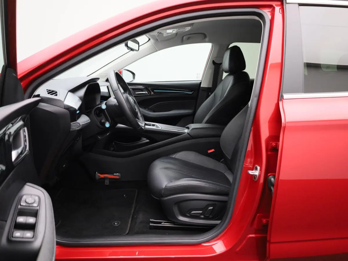 MG5 Electric Standard Range Luxury 50 kWh | 87,1% SOH | ACHTERUITRIJCAMERA | STOELVERWARMING | APPLE CARPLAY | ANDROID AUTO | CRUISECONTROL | LEDEREN BEKLEDING |