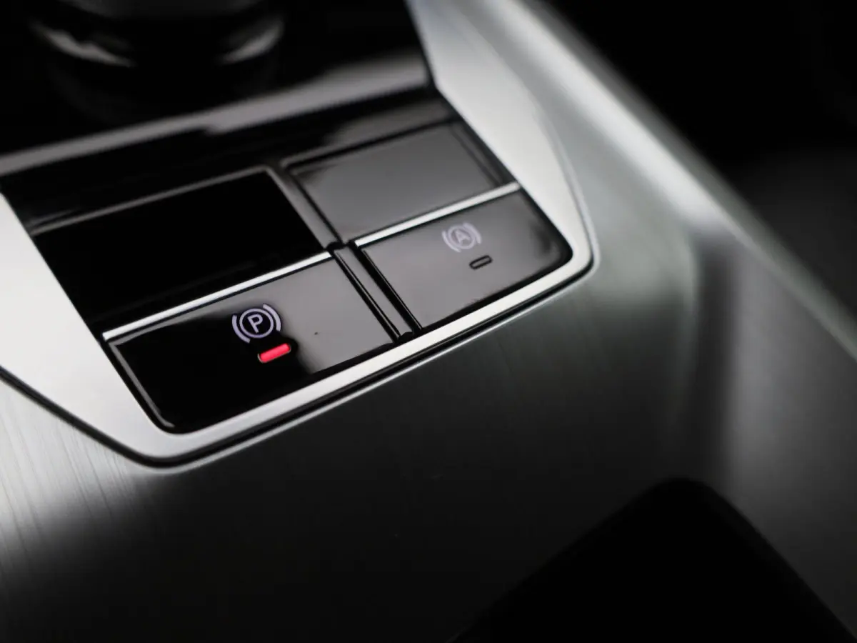 MG5 Electric Standard Range Luxury 50 kWh | 87,1% SOH | ACHTERUITRIJCAMERA | STOELVERWARMING | APPLE CARPLAY | ANDROID AUTO | CRUISECONTROL | LEDEREN BEKLEDING |