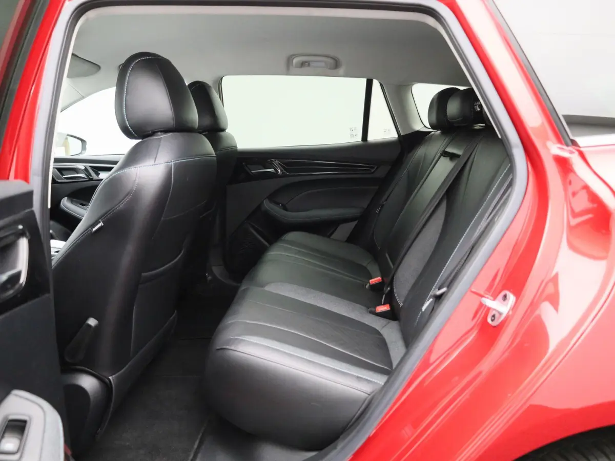 MG5 Electric Standard Range Luxury 50 kWh | 87,1% SOH | ACHTERUITRIJCAMERA | STOELVERWARMING | APPLE CARPLAY | ANDROID AUTO | CRUISECONTROL | LEDEREN BEKLEDING |