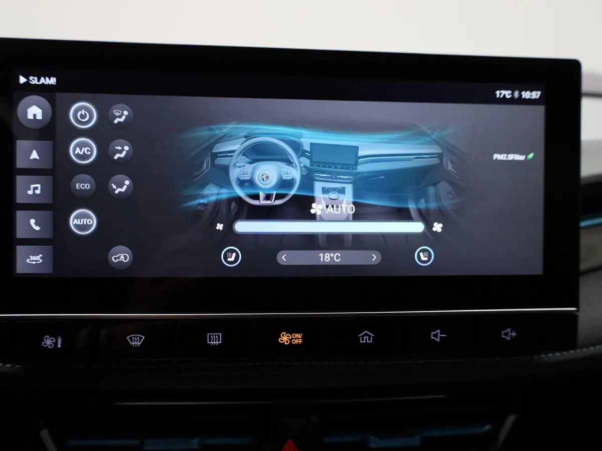 MG5 Electric Standard Range Luxury 50 kWh | 87,1% SOH | ACHTERUITRIJCAMERA | STOELVERWARMING | APPLE CARPLAY | ANDROID AUTO | CRUISECONTROL | LEDEREN BEKLEDING |