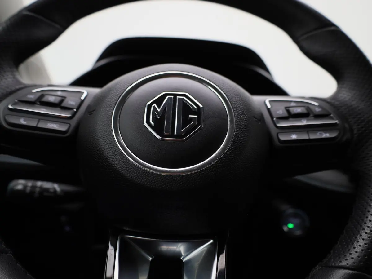 MG5 Electric Standard Range Luxury 50 kWh | 87,1% SOH | ACHTERUITRIJCAMERA | STOELVERWARMING | APPLE CARPLAY | ANDROID AUTO | CRUISECONTROL | LEDEREN BEKLEDING |