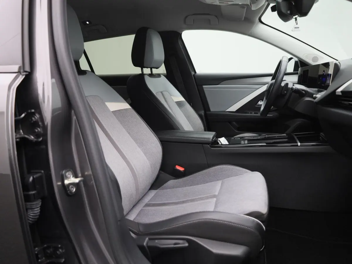 1.2 Business Elegance | AUTOMAAT | ACHTERUITRIJCAMERA | STOELVERWARMING | APPLE CARPLAY / ANDROID AUTO | ADAPTIEVE CRUISECONTROL | DAB+ |