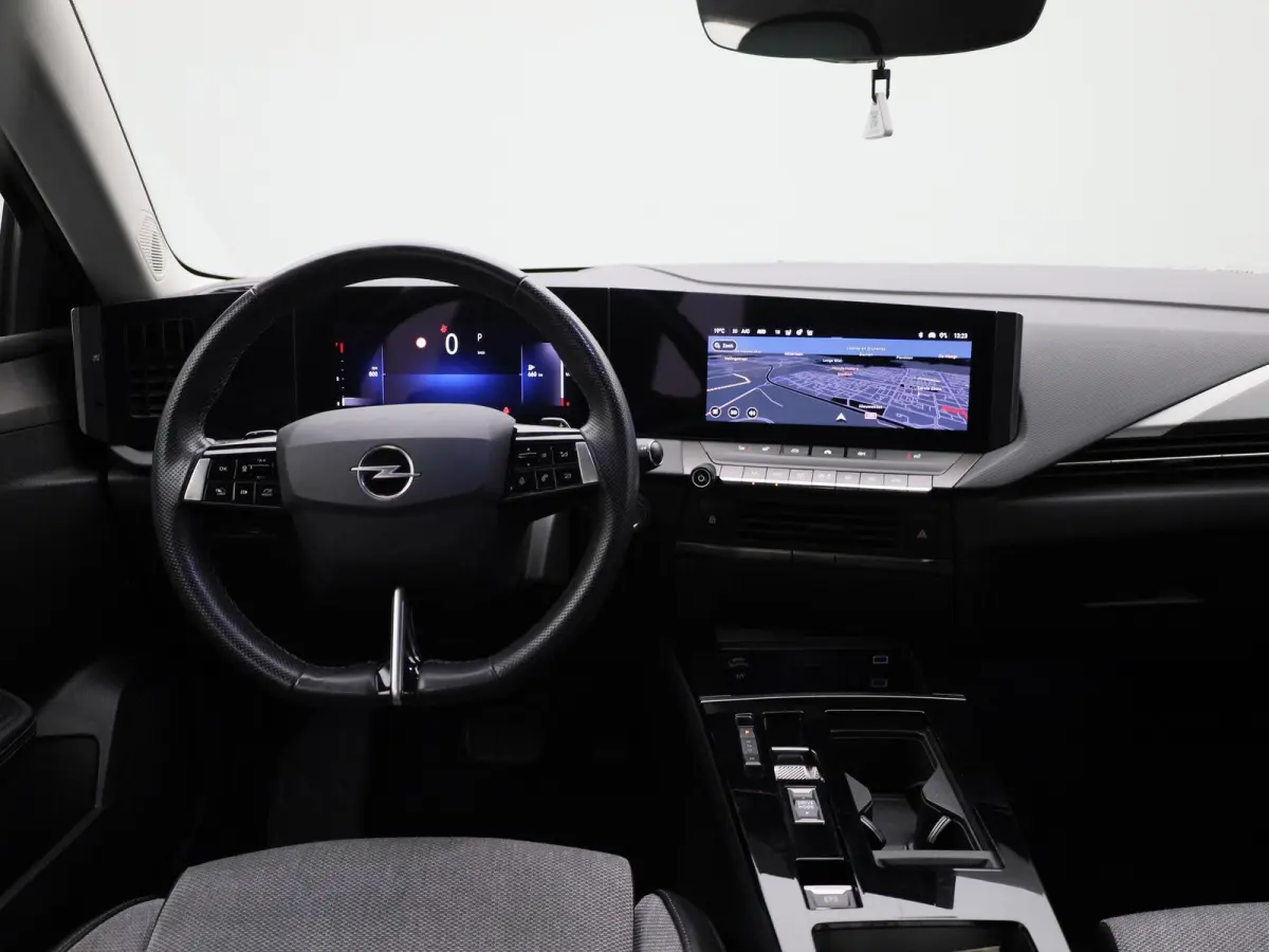 1.2 Business Elegance | AUTOMAAT | ACHTERUITRIJCAMERA | STOELVERWARMING | APPLE CARPLAY / ANDROID AUTO | ADAPTIEVE CRUISECONTROL | DAB+ |