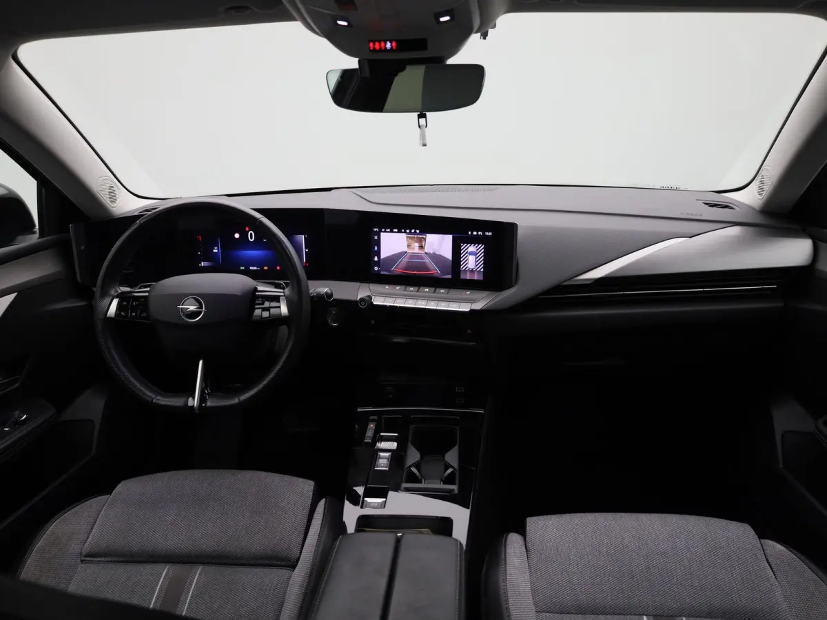 1.2 Business Elegance | AUTOMAAT | ACHTERUITRIJCAMERA | STOELVERWARMING | APPLE CARPLAY / ANDROID AUTO | ADAPTIEVE CRUISECONTROL | DAB+ |