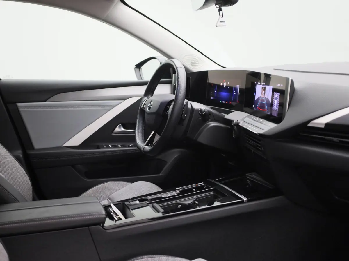 1.2 Business Elegance | AUTOMAAT | ACHTERUITRIJCAMERA | STOELVERWARMING | APPLE CARPLAY / ANDROID AUTO | ADAPTIEVE CRUISECONTROL | DAB+ |
