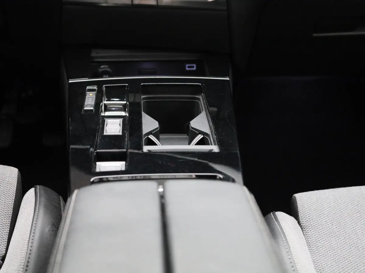 1.2 Business Elegance | AUTOMAAT | ACHTERUITRIJCAMERA | STOELVERWARMING | APPLE CARPLAY / ANDROID AUTO | ADAPTIEVE CRUISECONTROL | DAB+ |