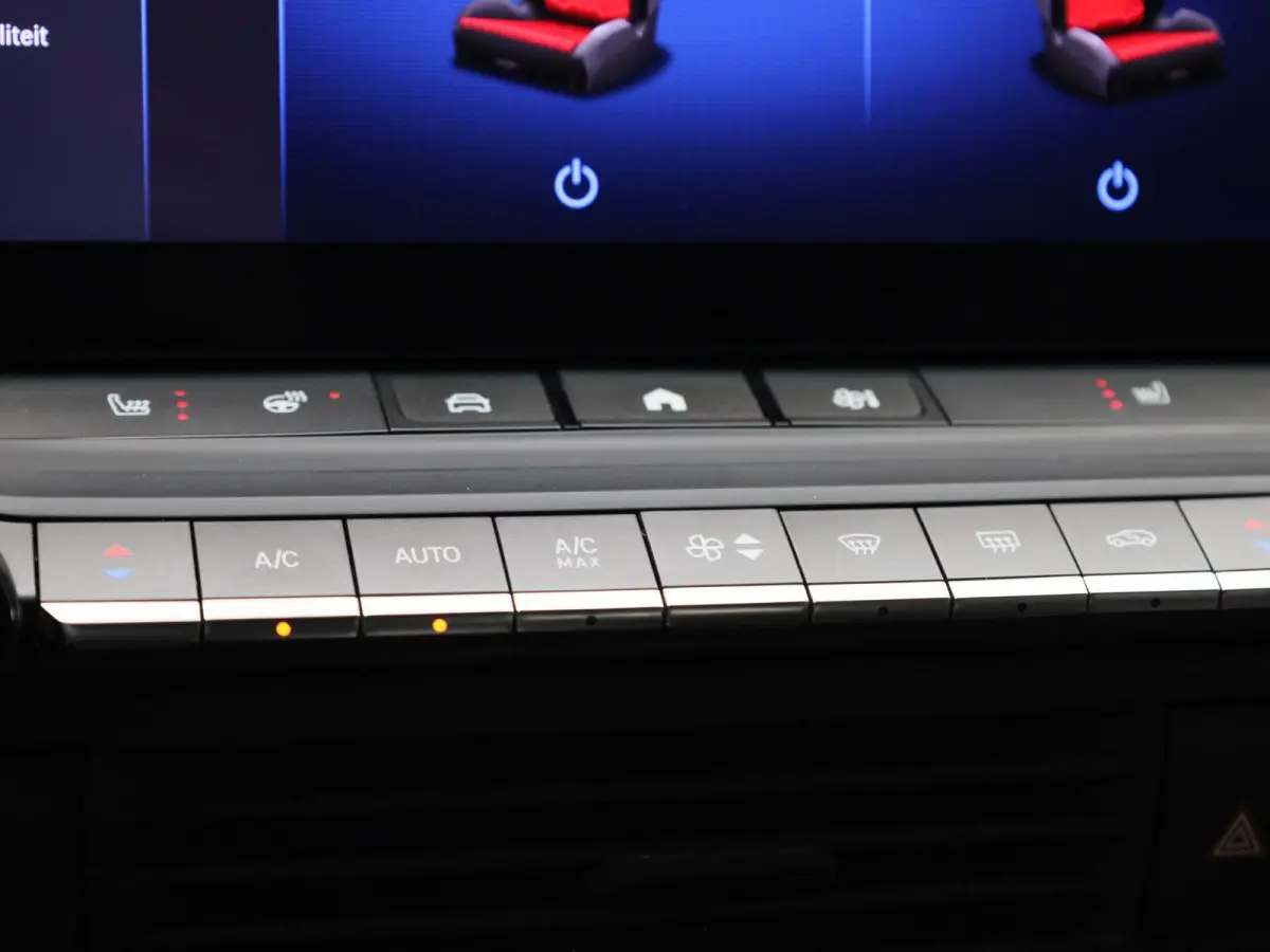 1.2 Business Elegance | AUTOMAAT | ACHTERUITRIJCAMERA | STOELVERWARMING | APPLE CARPLAY / ANDROID AUTO | ADAPTIEVE CRUISECONTROL | DAB+ |