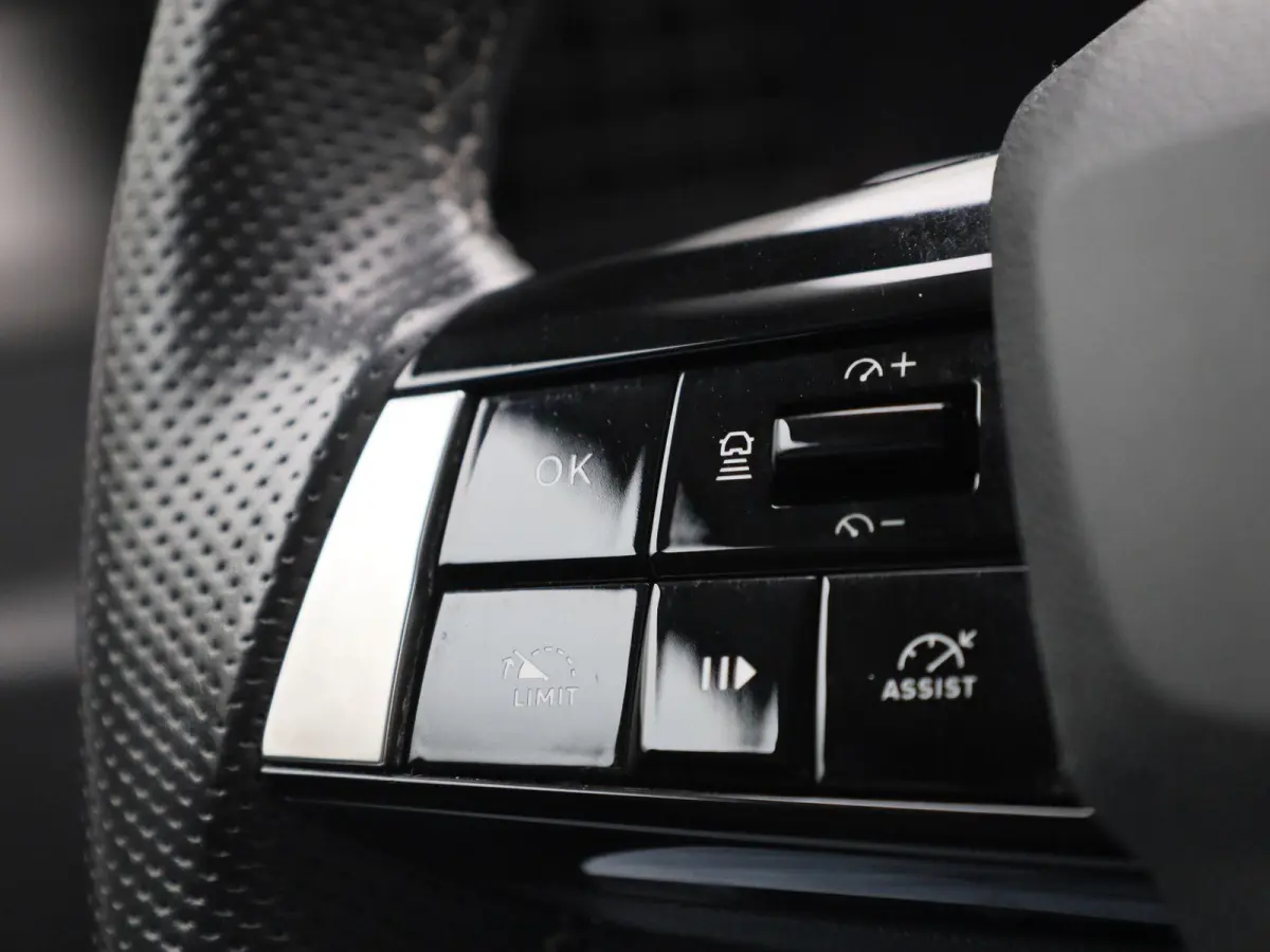 1.2 Business Elegance | AUTOMAAT | ACHTERUITRIJCAMERA | STOELVERWARMING | APPLE CARPLAY / ANDROID AUTO | ADAPTIEVE CRUISECONTROL | DAB+ |