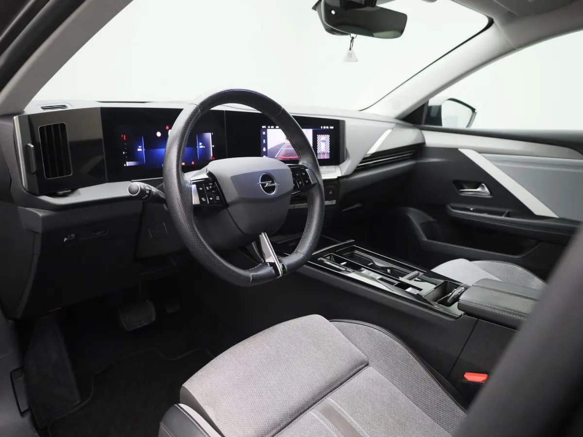 1.2 Business Elegance | AUTOMAAT | ACHTERUITRIJCAMERA | STOELVERWARMING | APPLE CARPLAY / ANDROID AUTO | ADAPTIEVE CRUISECONTROL | DAB+ |