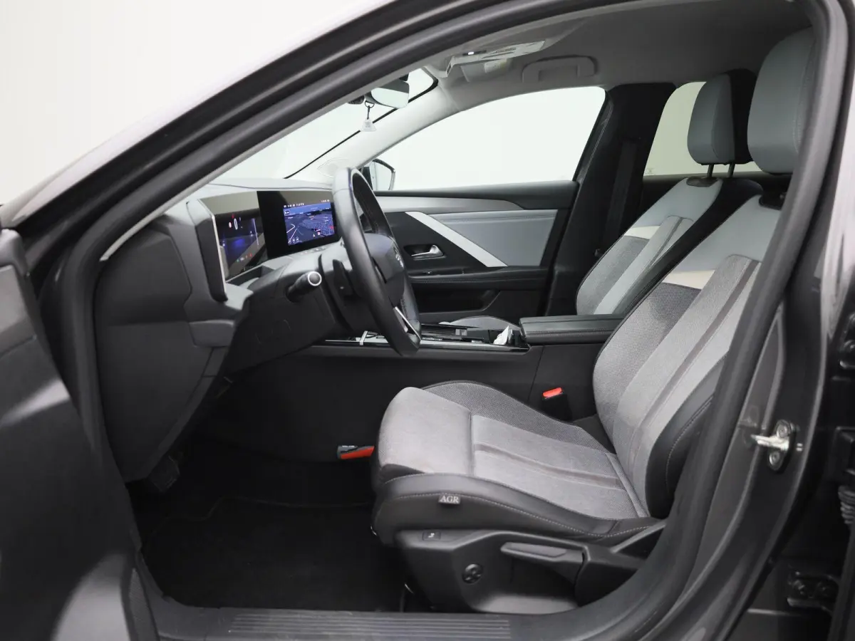 1.2 Business Elegance | AUTOMAAT | ACHTERUITRIJCAMERA | STOELVERWARMING | APPLE CARPLAY / ANDROID AUTO | ADAPTIEVE CRUISECONTROL | DAB+ |