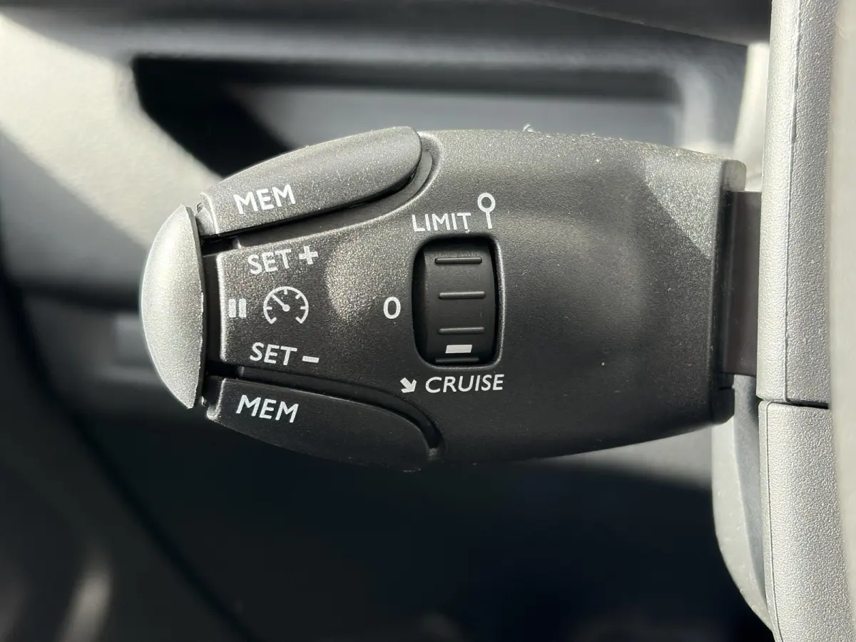 1.5 BlueHDI 100 L2*HAAK*CAM*CRUISE*A/C*3-PERS*PDC*