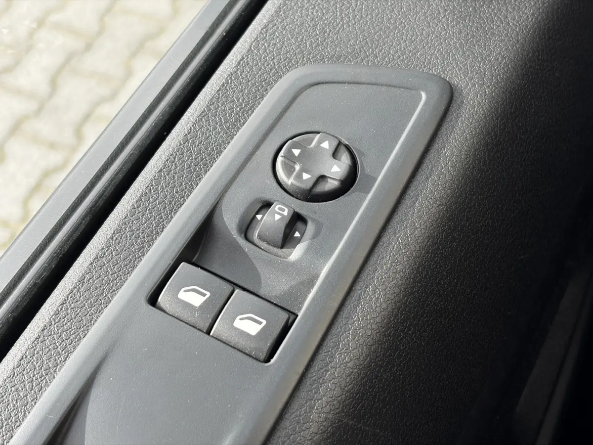 1.5 BlueHDI 100 L2*HAAK*CAM*CRUISE*A/C*3-PERS*PDC*