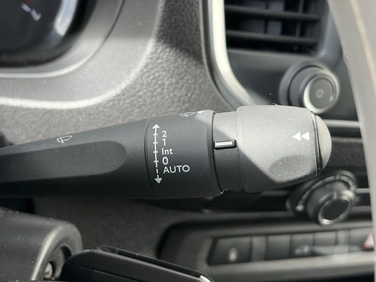 1.5 BlueHDI 100 L2*HAAK*CAM*CRUISE*A/C*3-PERS*PDC*