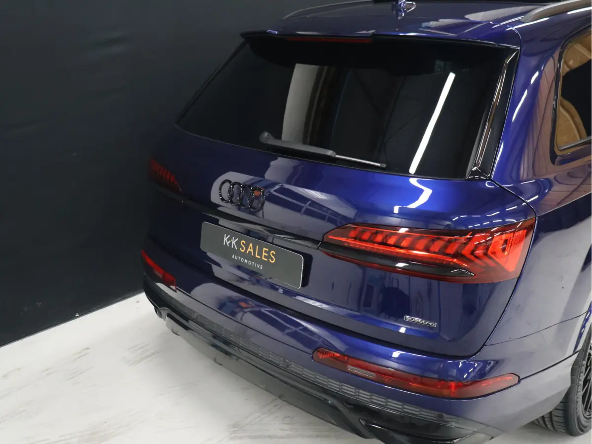 60 TFSI e quattro Competition [S-LINE, SCHUIFKANTELDAK, APPLE CARPLAY, STOELVERWARMING, MEMORY SEATS, HEAD UP DISPLAY, DIGITAL DASH, CAMERA, PDC V+A, ELEKTRISCHE ACHTERKLEP, NIEUWSTAAT]