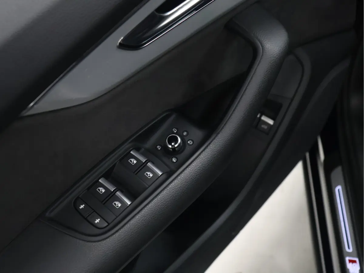 60 TFSI e quattro Competition [S-LINE, SCHUIFKANTELDAK, APPLE CARPLAY, STOELVERWARMING, MEMORY SEATS, HEAD UP DISPLAY, DIGITAL DASH, CAMERA, PDC V+A, ELEKTRISCHE ACHTERKLEP, NIEUWSTAAT]