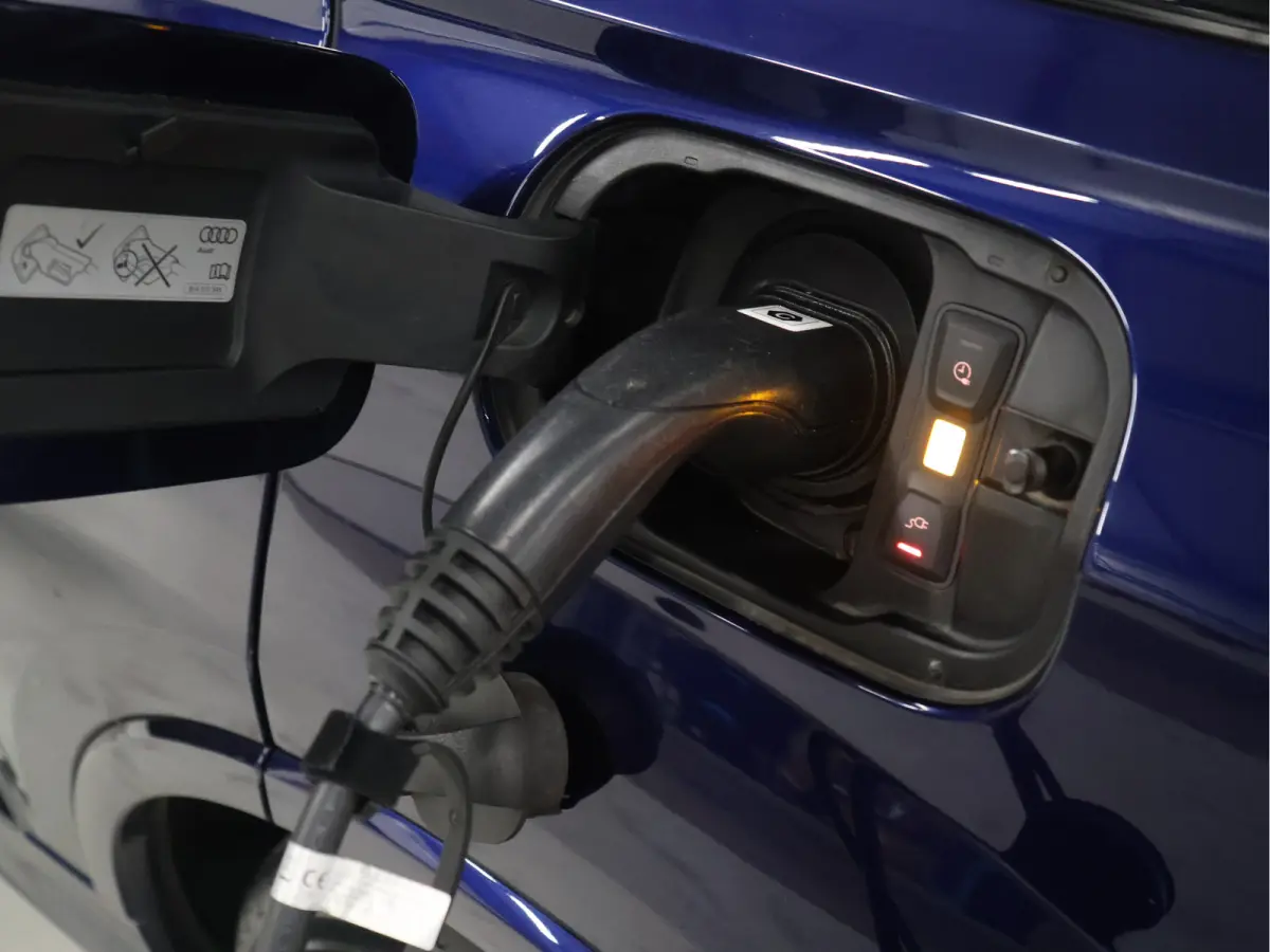60 TFSI e quattro Competition [S-LINE, SCHUIFKANTELDAK, APPLE CARPLAY, STOELVERWARMING, MEMORY SEATS, HEAD UP DISPLAY, DIGITAL DASH, CAMERA, PDC V+A, ELEKTRISCHE ACHTERKLEP, NIEUWSTAAT]