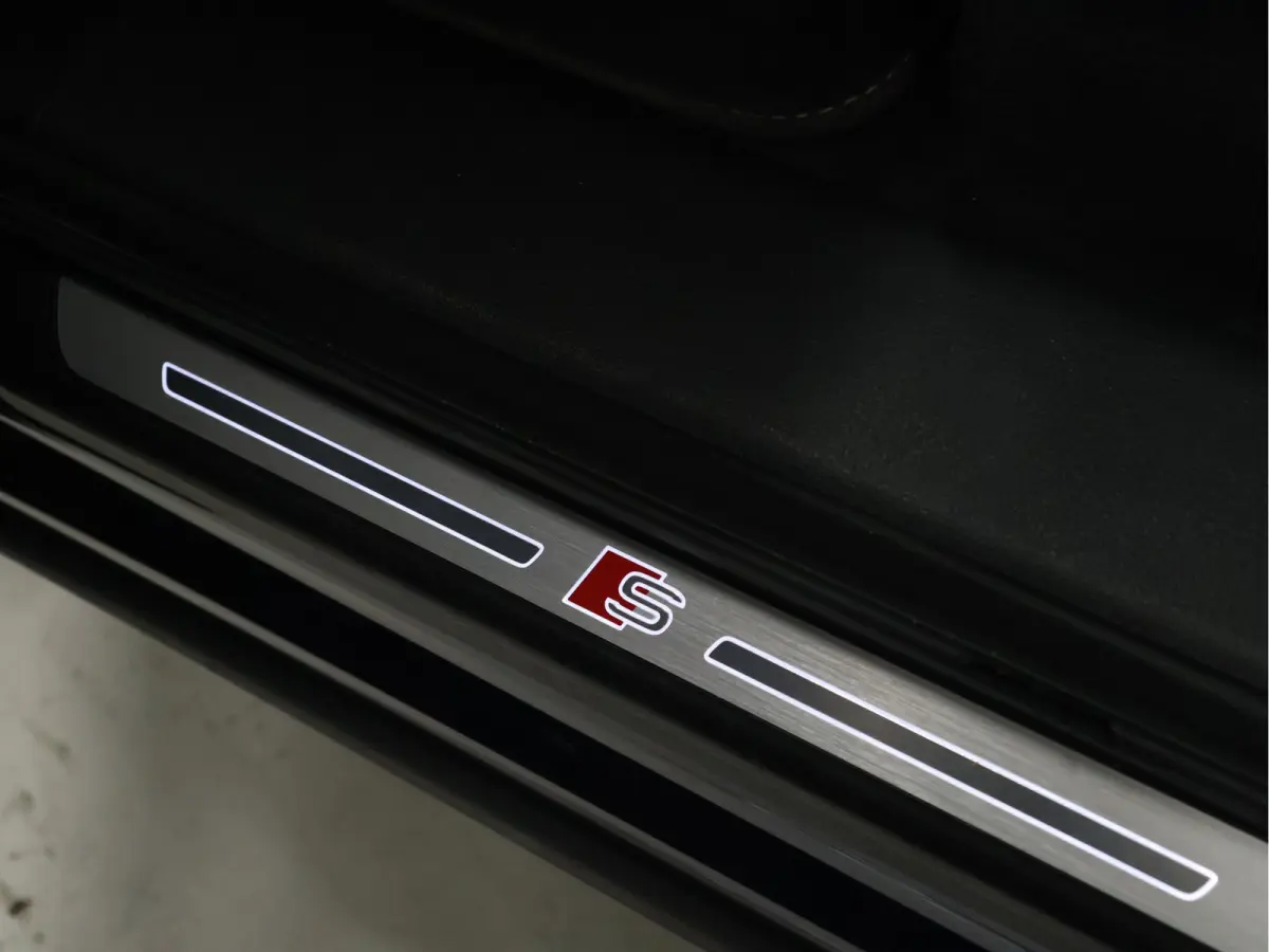 60 TFSI e quattro Competition [S-LINE, SCHUIFKANTELDAK, APPLE CARPLAY, STOELVERWARMING, MEMORY SEATS, HEAD UP DISPLAY, DIGITAL DASH, CAMERA, PDC V+A, ELEKTRISCHE ACHTERKLEP, NIEUWSTAAT]