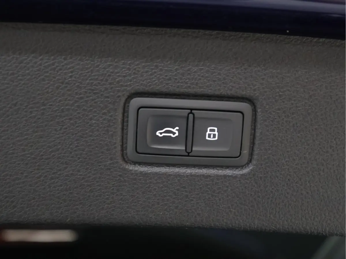 60 TFSI e quattro Competition [S-LINE, SCHUIFKANTELDAK, APPLE CARPLAY, STOELVERWARMING, MEMORY SEATS, HEAD UP DISPLAY, DIGITAL DASH, CAMERA, PDC V+A, ELEKTRISCHE ACHTERKLEP, NIEUWSTAAT]
