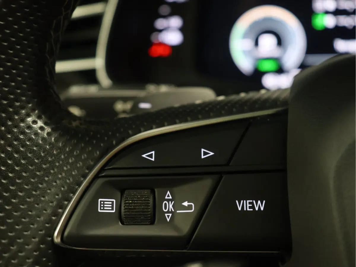 60 TFSI e quattro Competition [S-LINE, SCHUIFKANTELDAK, APPLE CARPLAY, STOELVERWARMING, MEMORY SEATS, HEAD UP DISPLAY, DIGITAL DASH, CAMERA, PDC V+A, ELEKTRISCHE ACHTERKLEP, NIEUWSTAAT]