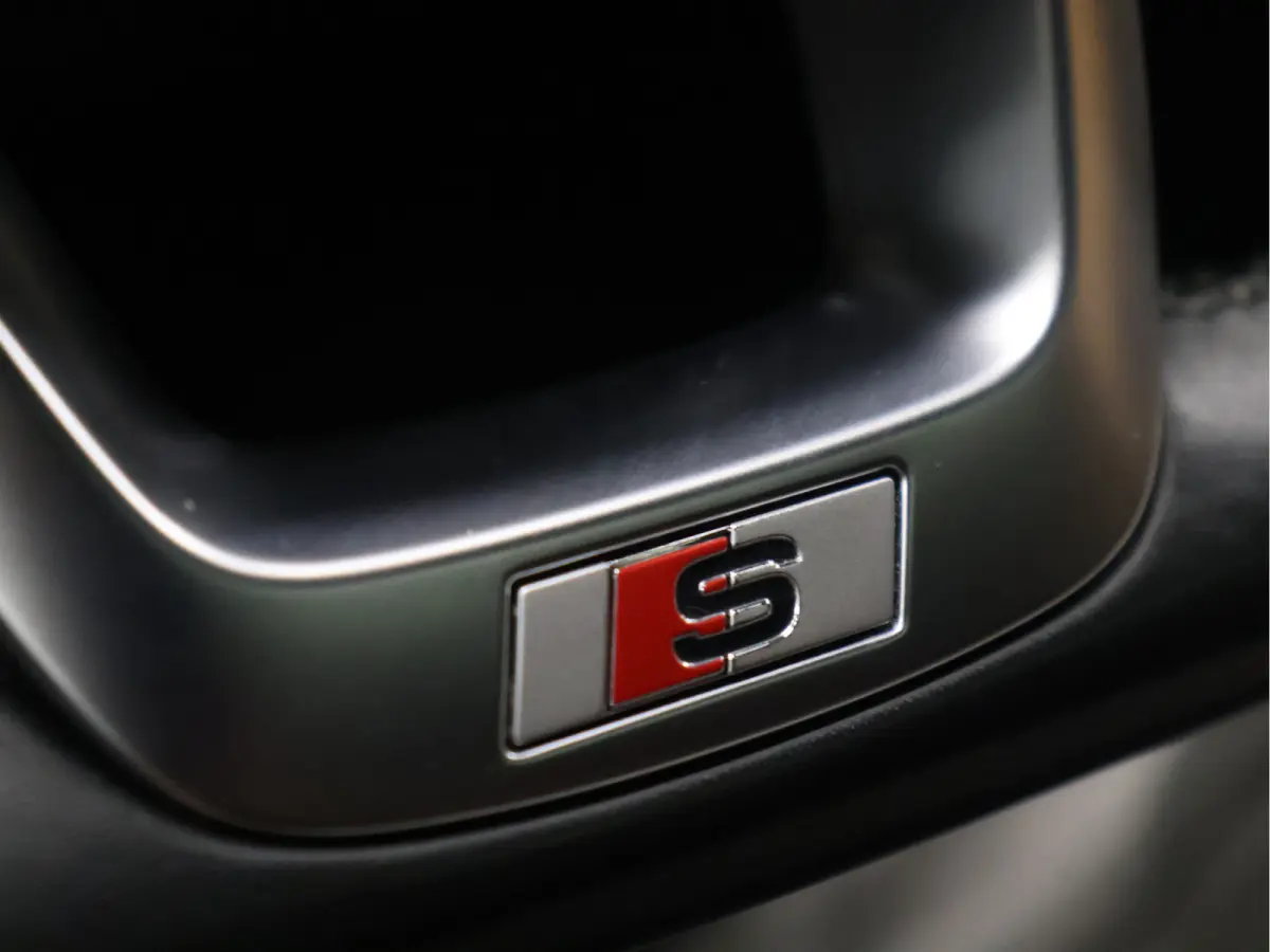 60 TFSI e quattro Competition [S-LINE, SCHUIFKANTELDAK, APPLE CARPLAY, STOELVERWARMING, MEMORY SEATS, HEAD UP DISPLAY, DIGITAL DASH, CAMERA, PDC V+A, ELEKTRISCHE ACHTERKLEP, NIEUWSTAAT]