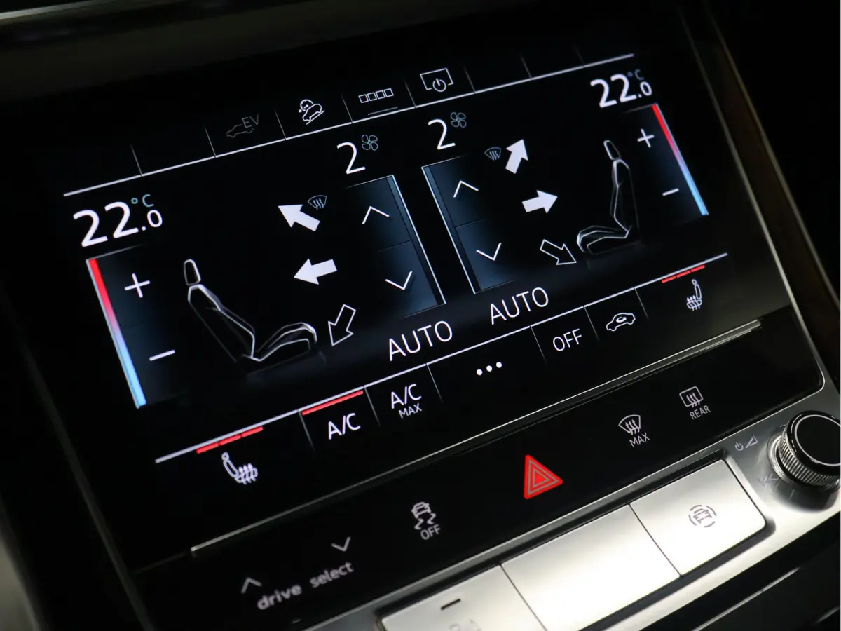 60 TFSI e quattro Competition [S-LINE, SCHUIFKANTELDAK, APPLE CARPLAY, STOELVERWARMING, MEMORY SEATS, HEAD UP DISPLAY, DIGITAL DASH, CAMERA, PDC V+A, ELEKTRISCHE ACHTERKLEP, NIEUWSTAAT]