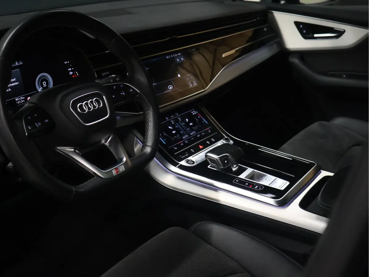 60 TFSI e quattro Competition [S-LINE, SCHUIFKANTELDAK, APPLE CARPLAY, STOELVERWARMING, MEMORY SEATS, HEAD UP DISPLAY, DIGITAL DASH, CAMERA, PDC V+A, ELEKTRISCHE ACHTERKLEP, NIEUWSTAAT]
