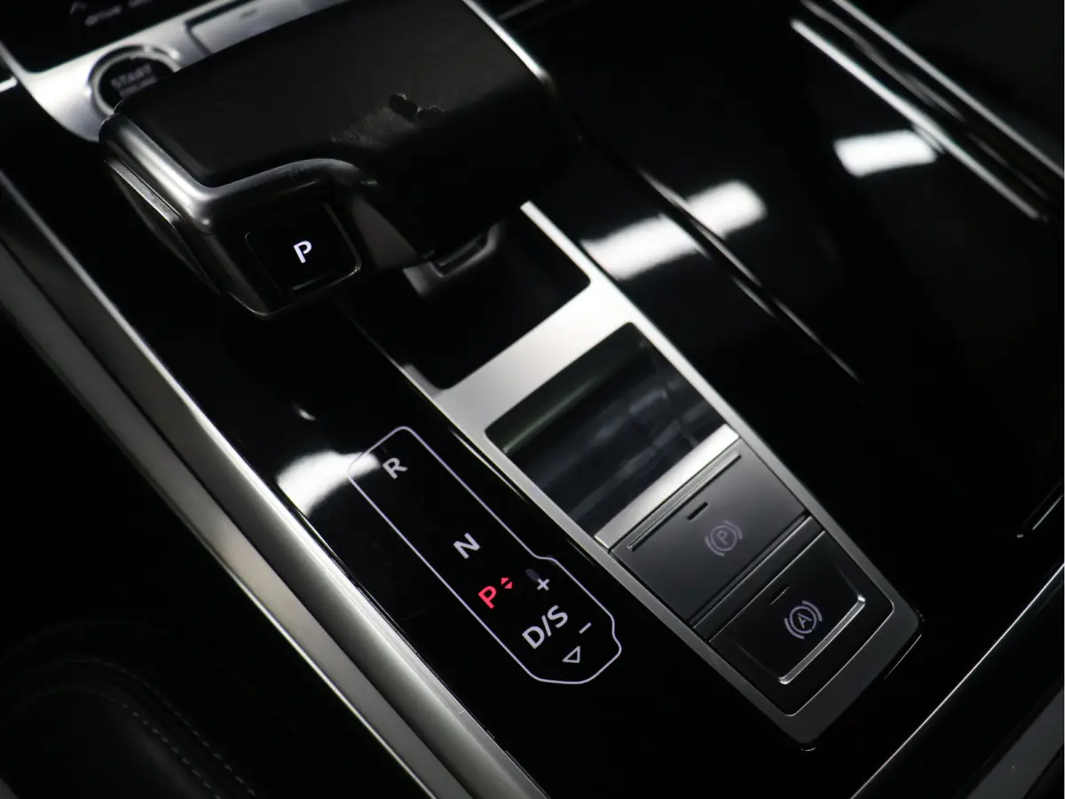 60 TFSI e quattro Competition [S-LINE, SCHUIFKANTELDAK, APPLE CARPLAY, STOELVERWARMING, MEMORY SEATS, HEAD UP DISPLAY, DIGITAL DASH, CAMERA, PDC V+A, ELEKTRISCHE ACHTERKLEP, NIEUWSTAAT]