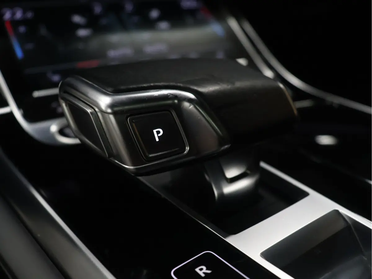 60 TFSI e quattro Competition [S-LINE, SCHUIFKANTELDAK, APPLE CARPLAY, STOELVERWARMING, MEMORY SEATS, HEAD UP DISPLAY, DIGITAL DASH, CAMERA, PDC V+A, ELEKTRISCHE ACHTERKLEP, NIEUWSTAAT]
