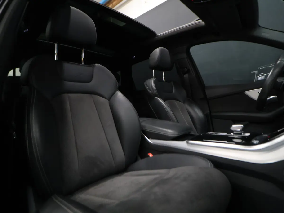 60 TFSI e quattro Competition [S-LINE, SCHUIFKANTELDAK, APPLE CARPLAY, STOELVERWARMING, MEMORY SEATS, HEAD UP DISPLAY, DIGITAL DASH, CAMERA, PDC V+A, ELEKTRISCHE ACHTERKLEP, NIEUWSTAAT]