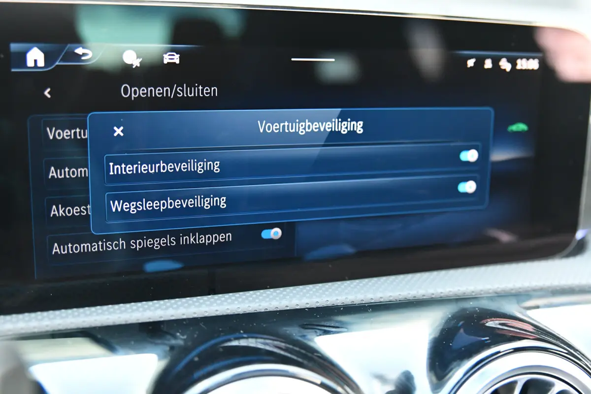180 Star Edition AMG Line LIMITED, Panorama, Night, Camera, 19", Sfeer, Multibeam!